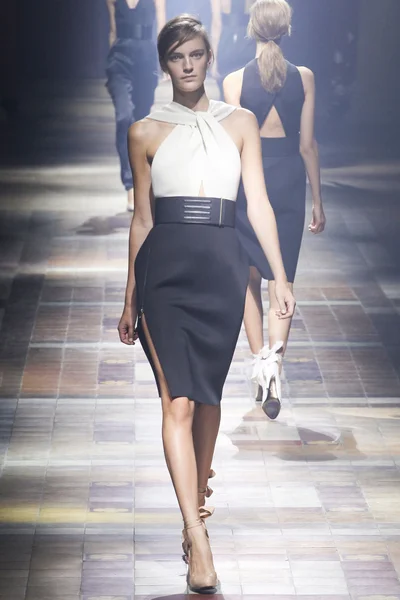 Look 24